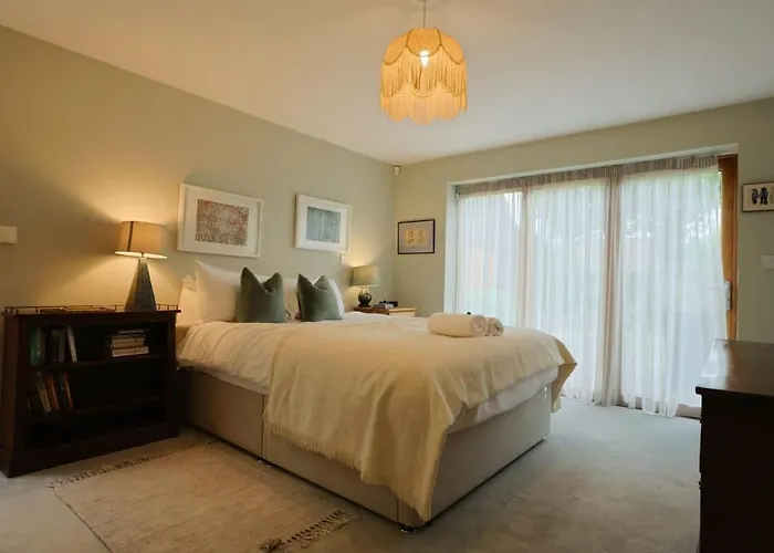 Musthay Mews Tockington