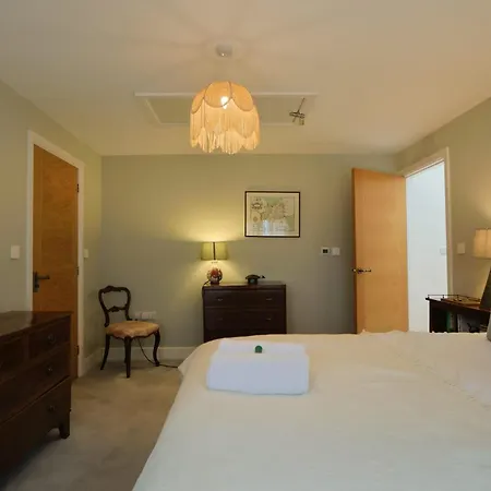 Musthay Mews Tockington Будинок відпочинку *