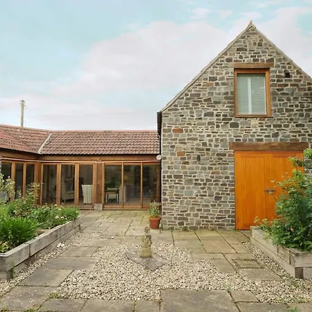 Musthay Mews Tockington