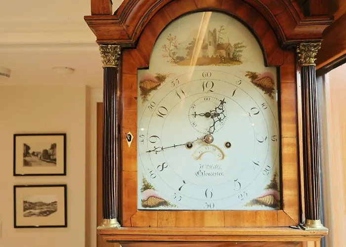 Musthay Mews Tockington