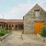 Musthay Mews Tockington