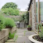 Musthay Mews Tockington *