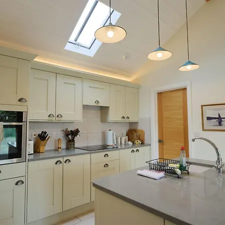 Musthay Mews Tockington * Bristol