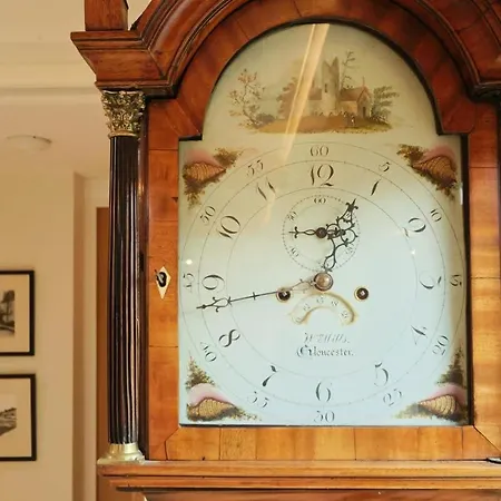 Musthay Mews Tockington * Bristol