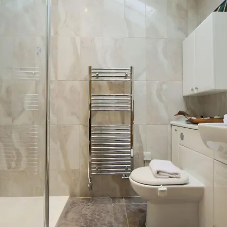 Musthay Mews Tockington * Bristol