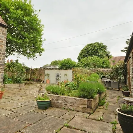 Musthay Mews Tockington * Bristol